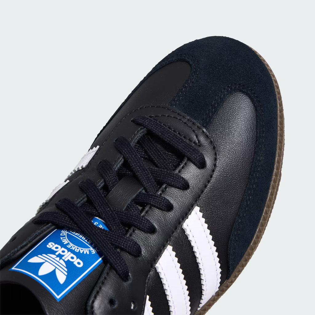 Samba Mule Black and white